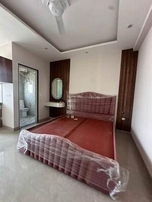 Bedroom in 1 RK Builder Floor at Unitech South City 1, South City 1 – for Rent