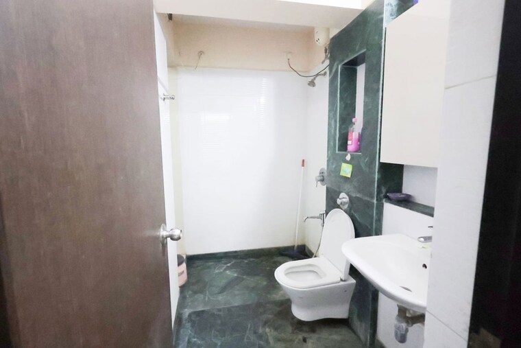 Bathroom, lodha-splendora  1000 Sq.Ft. Apartment In Ghodbunder Road Thane 10129523