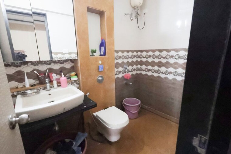 Bathroom, lodha-splendora  1000 Sq.Ft. Apartment In Ghodbunder Road Thane 10129523