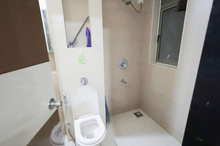 Bathroom, lodha-splendora  1000 Sq.Ft. Apartment In Ghodbunder Road Thane 10129523