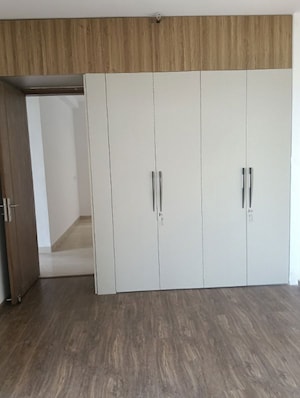 Room in 2.5 BHK Apartment at Wal Street 88A, Sector 88a – for Rent