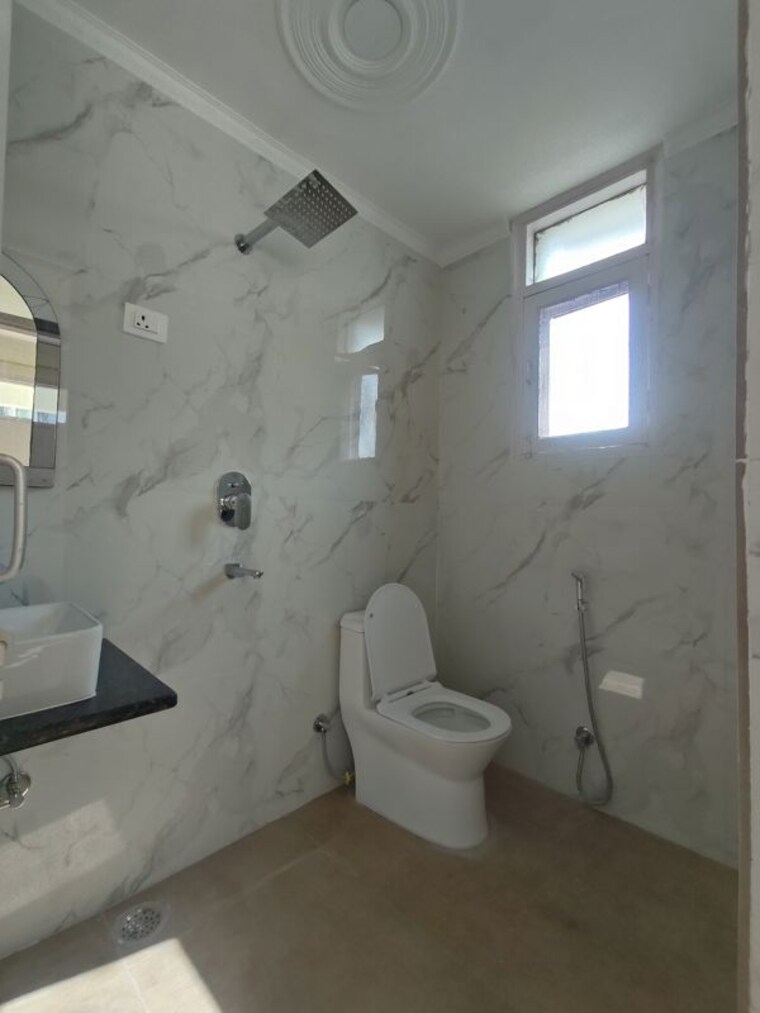 Bathroom, new-media-cghs-ltd 3.5 Bedroom 2200 Sq.Ft. Apartment In Sector 47 Gurgaon 10129565