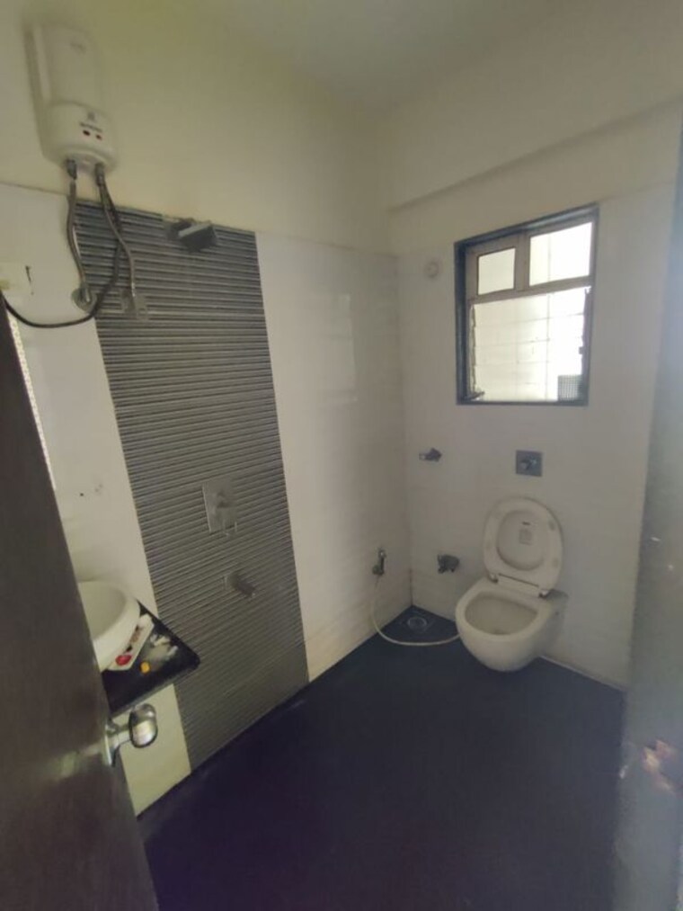 Bathroom, hiranandani-estate-englewood 1 Bedroom 450 Sq.Ft. Builder Floor In Ghodbunder Road Thane 10129597