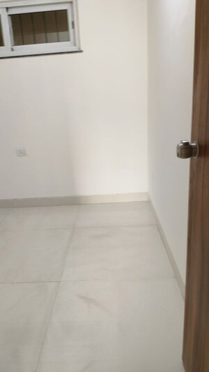 Room in 3.5 BHK Apartment at Atul Westernhills, Baner – for Rent