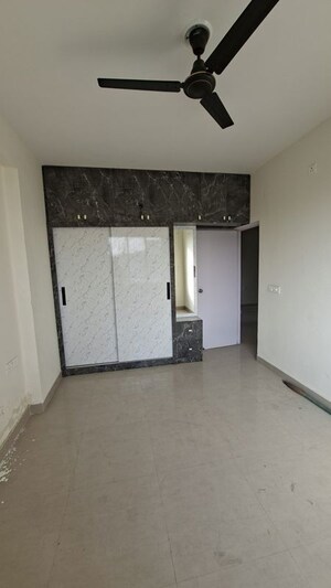 Room in 2 BHK Apartment at Pyramid Elite, Sector 86 – for Rent
