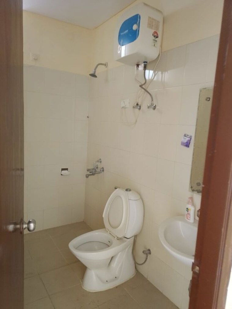 Bathroom, pyramid-elite 2 Bedroom 673 Sq.Ft. Apartment In Sector 86 Gurgaon 10129629