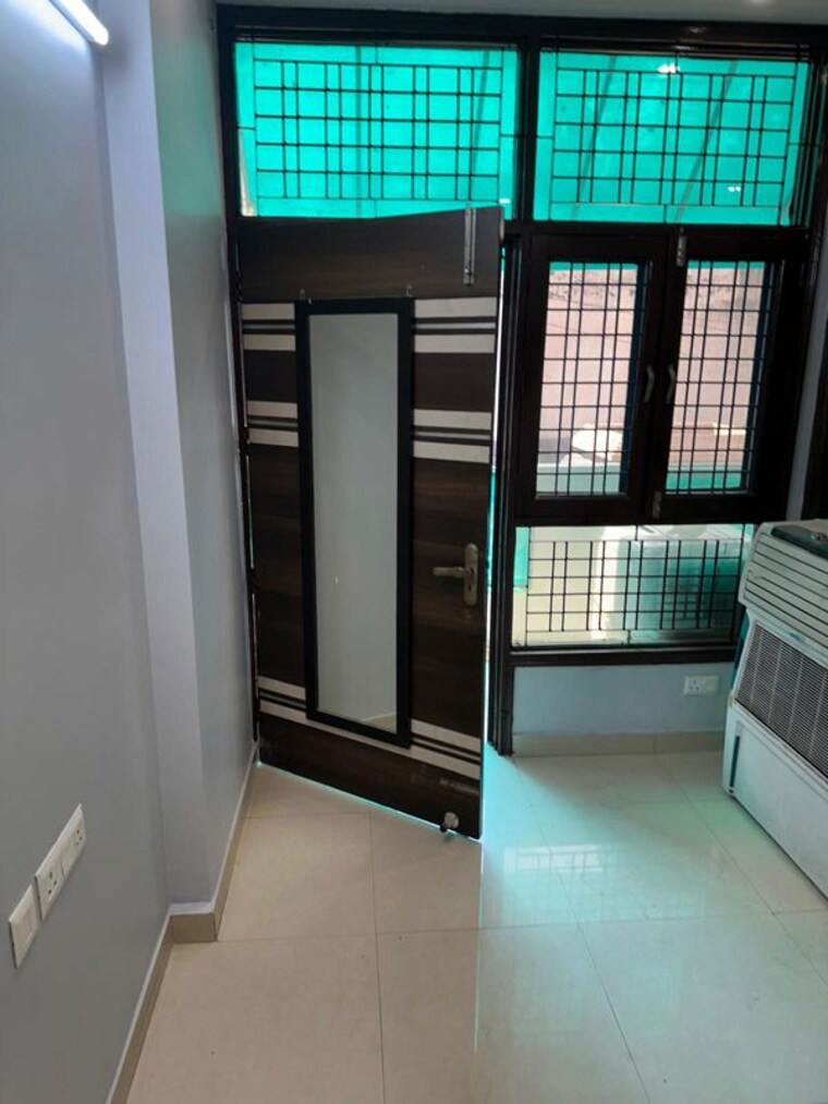 Room, shakti khand 2 3 Bedroom 1300 Sq.Ft. Apartment In Shakti Khand 2 Ghaziabad 10129681