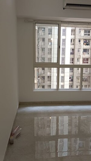 Room in 1 BHK Apartment at Lodha Amara, Kolshet Road – for Rent