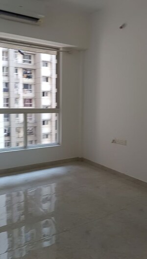 Room in 1 BHK Apartment at Lodha Amara, Kolshet Road – for Rent