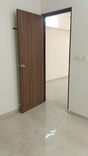 Room in 1 BHK Apartment at Lodha Amara, Kolshet Road – for Rent