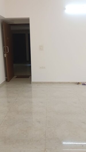 Room in 1 BHK Apartment at Lodha Amara, Kolshet Road – for Rent