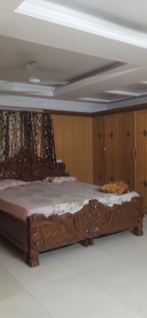 Bedroom in 4 BHK Apartment at Banjara Hills – for Rent