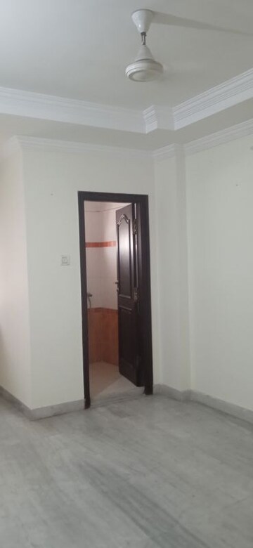 Room in 4 BHK Apartment at Banjara Hills – for Rent