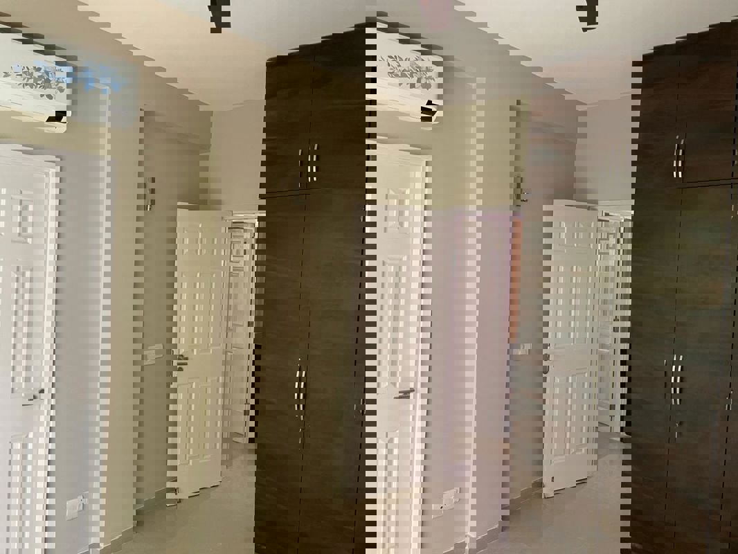 Furnished Amenities in 4 BHK Apartment at Emaar MGF Emerald Hills, Sector 65 – for Rent