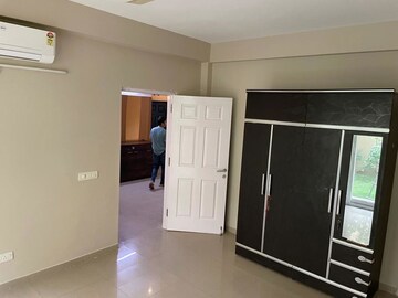 Room in 4 BHK Apartment at Emaar MGF Emerald Hills, Sector 65 – for Rent