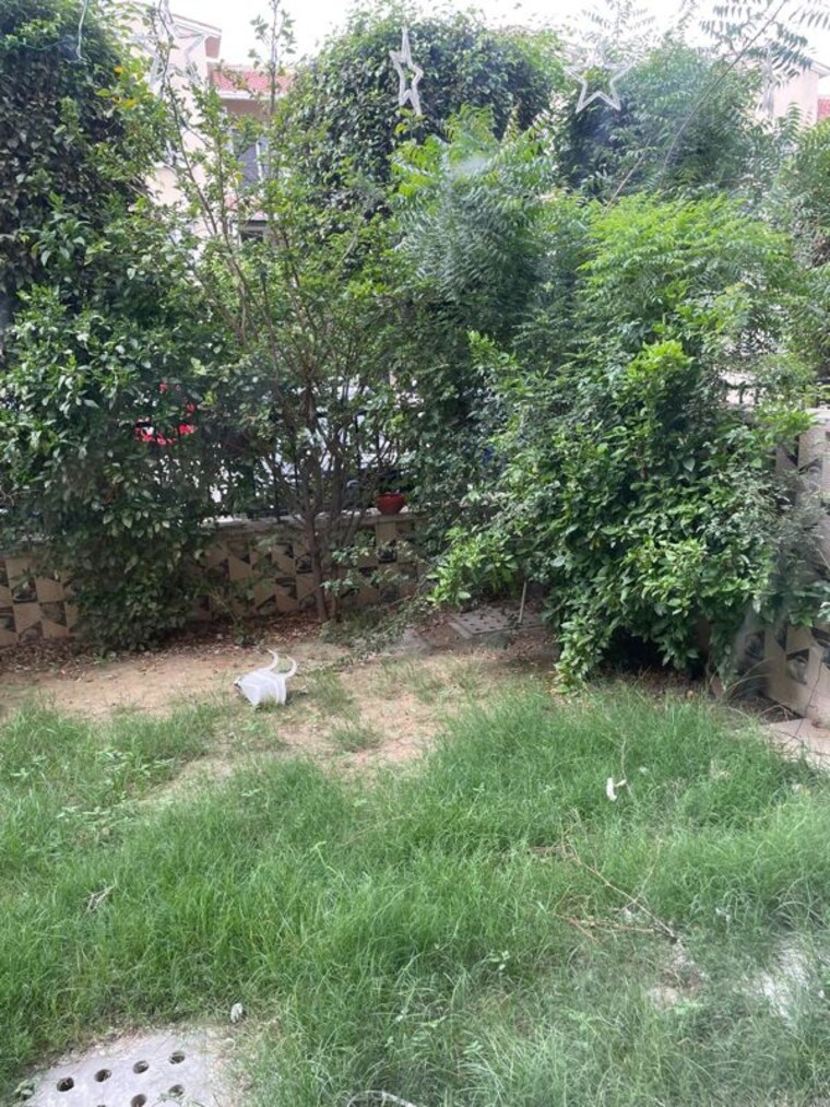 Garden, emaar-mgf-emerald-hills 4 Bedroom 3150 Sq.Ft. Apartment In Sector 65 Gurgaon 10129731
