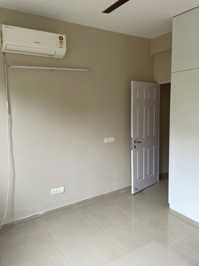 Room, emaar-mgf-emerald-hills 4 Bedroom 3150 Sq.Ft. Apartment In Sector 65 Gurgaon 10129731