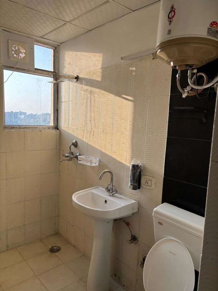 Bathroom, bptp-discovery-park 2 Bedroom 625 Sq.Ft. Apartment In Sector 80 Faridabad 10129736