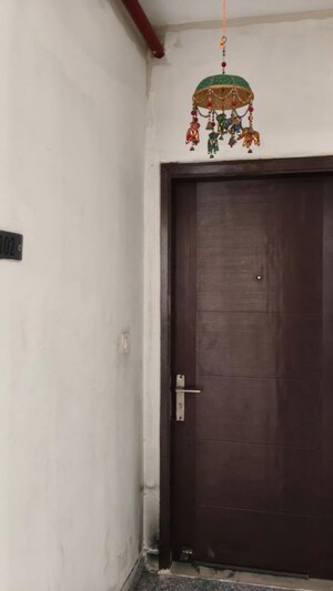 Room in 3 BHK Apartment at Paarth Aadyant, Gomti Nagar – for Rent
