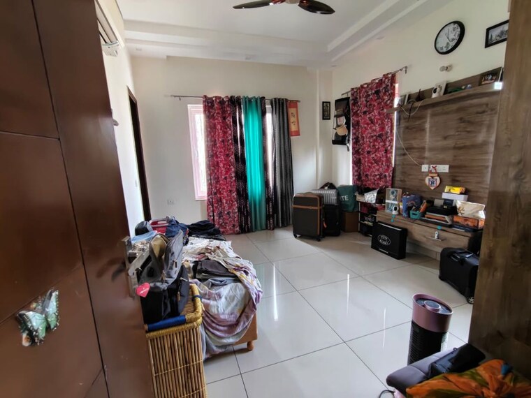 Master Bedroom, emaar-emerald-hills-phase-2 4 Bedroom 3150 Sq.Ft. Apartment In Sector 65 Gurgaon 10129754