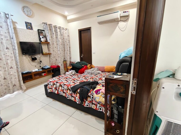 Bedroom, emaar-emerald-hills-phase-2 4 Bedroom 3150 Sq.Ft. Apartment In Sector 65 Gurgaon 10129754