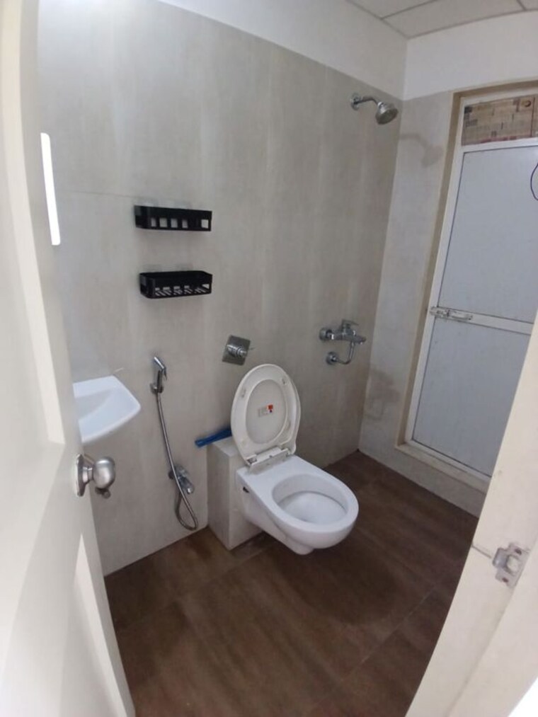 Bathroom, vijay-orovia 1 Bedroom 450 Sq.Ft. Builder Floor In Ghodbunder Road Thane 10129778