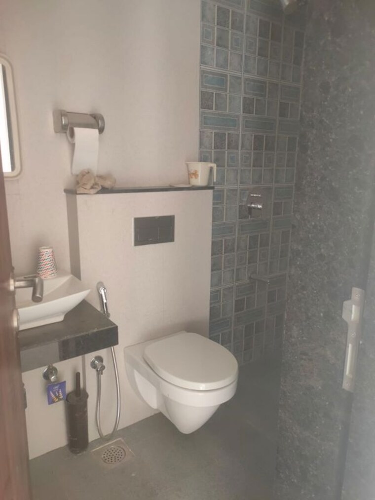 Bathroom, sheth-zuri 1.5 Bedroom 530 Sq.Ft. Apartment In Laxmi Nagar Thane 10129794