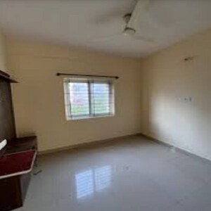 Room in 2 BHK Apartment at Salt Lake Sector V – for Rent
