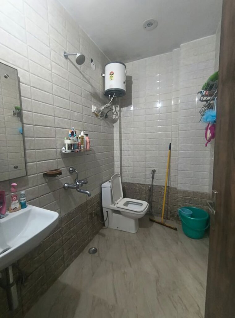 Bathroom, sector 46 2 Bedroom 1463 Sq.Ft. Builder Floor In Sector 46 Gurgaon 10129802