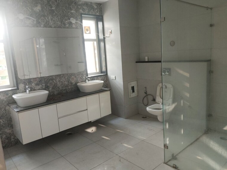 Bathroom, unitech-uniworld-resorts-the-residences 4 Bedroom 7080 Sq.Ft. Villa In Sector 33 Gurgaon 10129812
