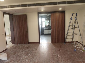 Room in 4 BHK Villa at Unitech Uniworld Resorts-The Residences, Sector 33 – for Rent