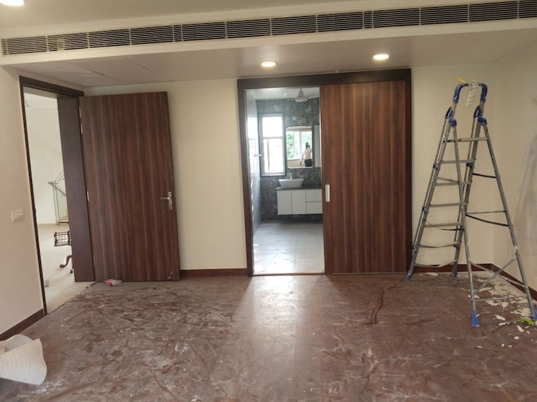 Room, unitech-uniworld-resorts-the-residences 4 Bedroom 7080 Sq.Ft. Villa In Sector 33 Gurgaon 10129812