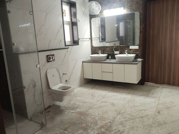 Bathroom, unitech-uniworld-resorts-the-residences 4 Bedroom 7080 Sq.Ft. Villa In Sector 33 Gurgaon 10129812