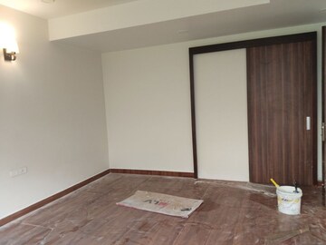 Room in 4 BHK Villa at Unitech Uniworld Resorts-The Residences, Sector 33 – for Rent