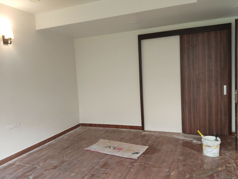 Room, unitech-uniworld-resorts-the-residences 4 Bedroom 7080 Sq.Ft. Villa In Sector 33 Gurgaon 10129812