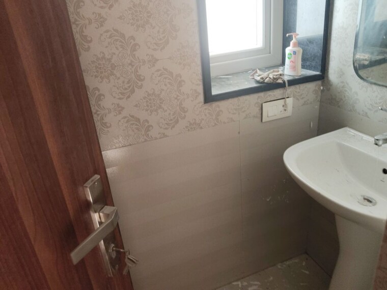 Bathroom, unitech-uniworld-resorts-the-residences 4 Bedroom 7080 Sq.Ft. Villa In Sector 33 Gurgaon 10129812