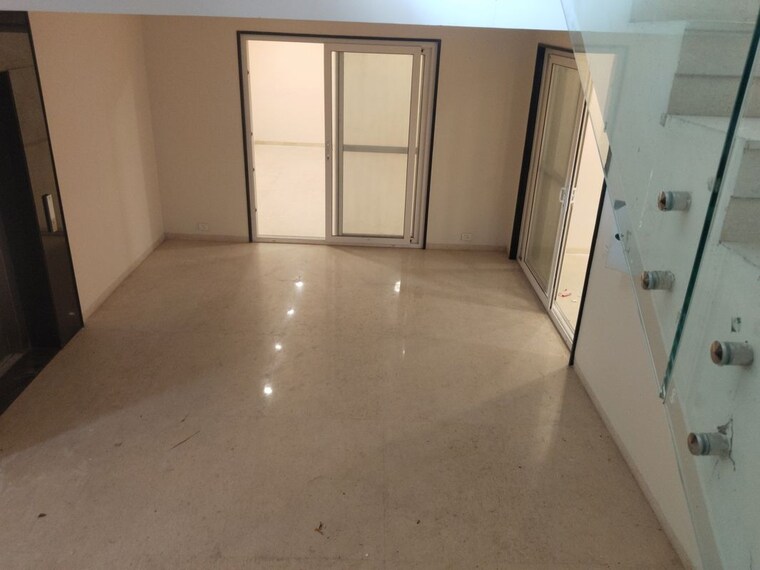 Room, unitech-uniworld-resorts-the-residences 4 Bedroom 7080 Sq.Ft. Villa In Sector 33 Gurgaon 10129812