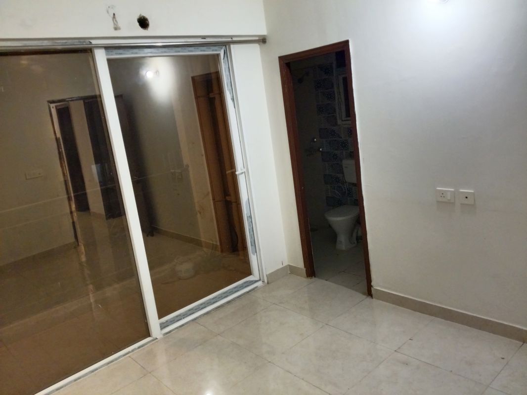 2 BHK + Pooja Room Apartment For Rent in Signature Global Proxima Phase 2