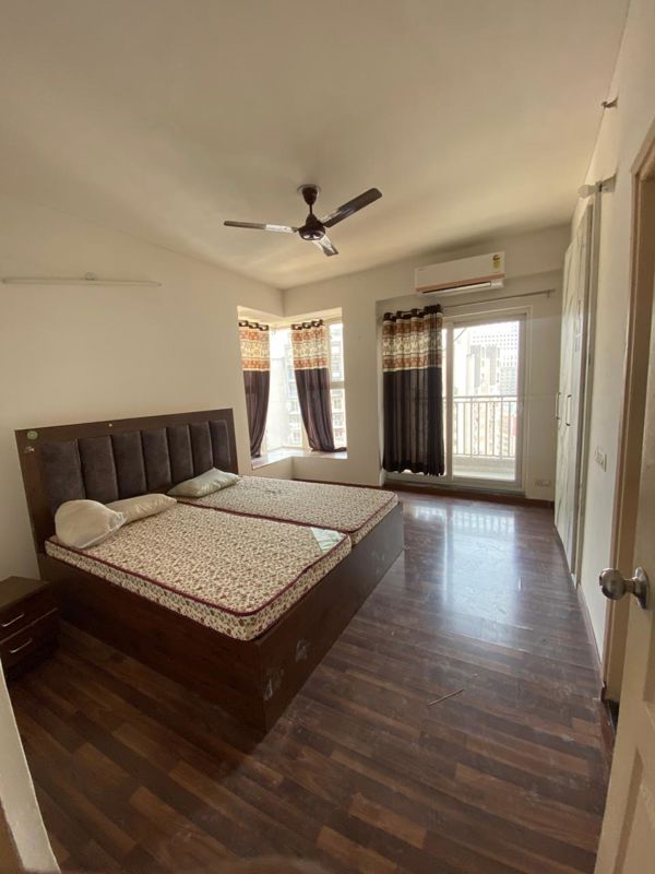 2 BHK Apartment For Rent in Shri Radha Sky Gardens