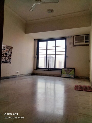 Room in 3 BHK Apartment at Chaitanya Tower, Prabhadevi – for Rent