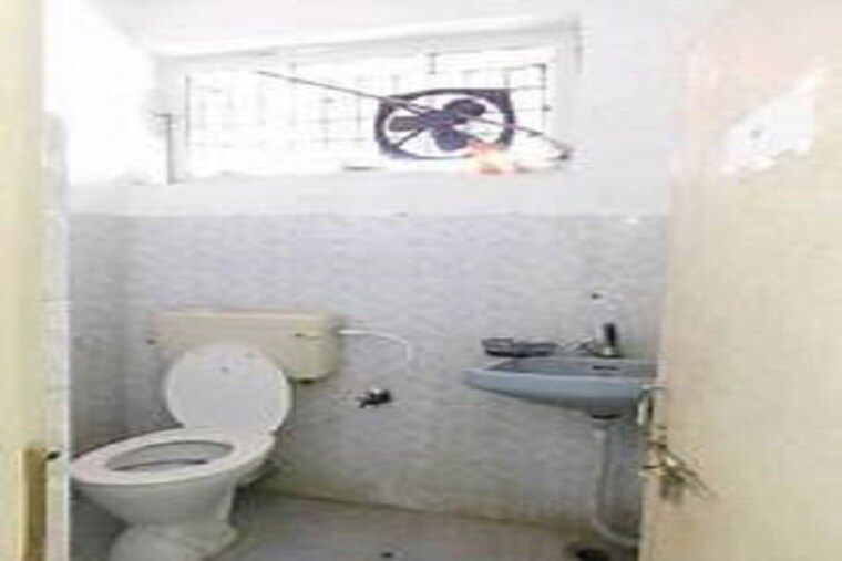 Bathroom, beliaghata 2 Bedroom 572 Sq.Ft. Apartment In Beliaghata Kolkata 3935991