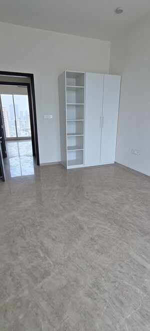 Room in 4 BHK Apartment at Raheja Imperia, Worli – for Rent