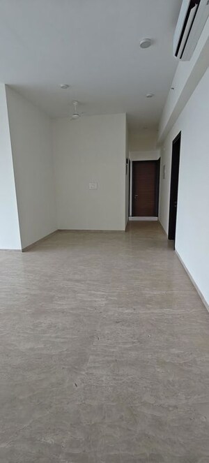 Room in 4 BHK Apartment at Raheja Imperia, Worli – for Rent