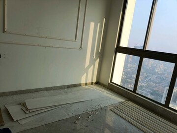 Room in 4 BHK Apartment at Prestige Jasdan Classic, Mahalaxmi – for Rent