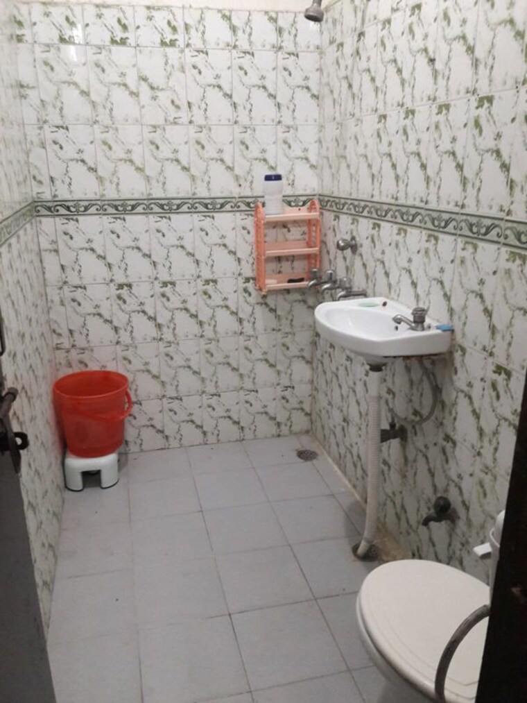 Bathroom, palam vihar 1 RK 66 Sq.Yd. Builder Floor In Palam Vihar Gurgaon 10129964