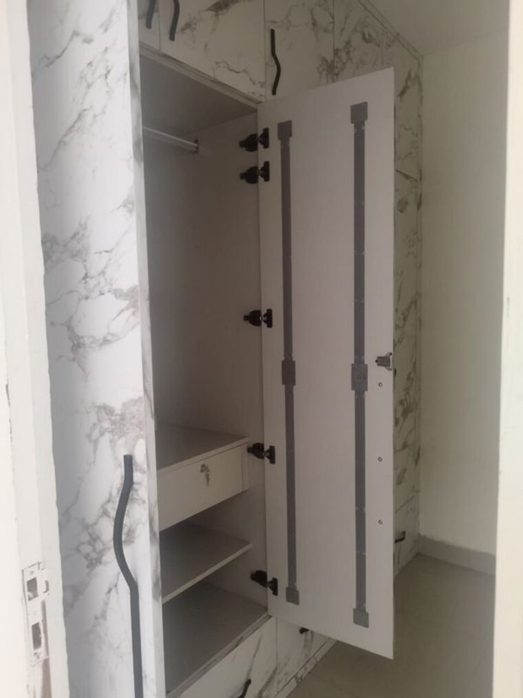 Bathroom, imperia-esfera 4 Bedroom 2600 Sq.Ft. Apartment In Sector 37c Gurgaon 10128152