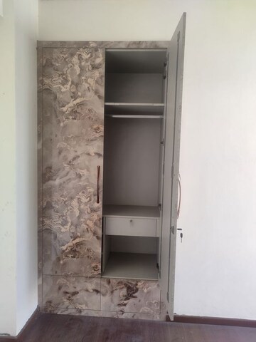 Furnished Amenities in 4 BHK Apartment at Imperia Esfera, Sector 37c – for Rent