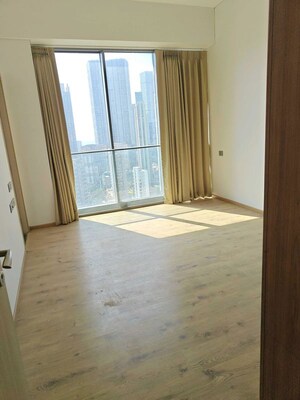 Room in 4 BHK Apartment at Rustomjee Crown, Prabhadevi – for Rent