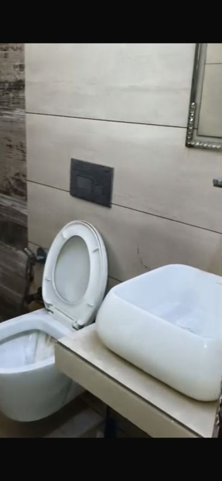 Bathroom, rohini sector 14 2.5 Bedroom 950 Sq.Ft. Apartment In Rohini Sector 14 Delhi 10129984