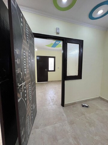 Room in 2 BHK Apartment at Sector Iii – for Rent